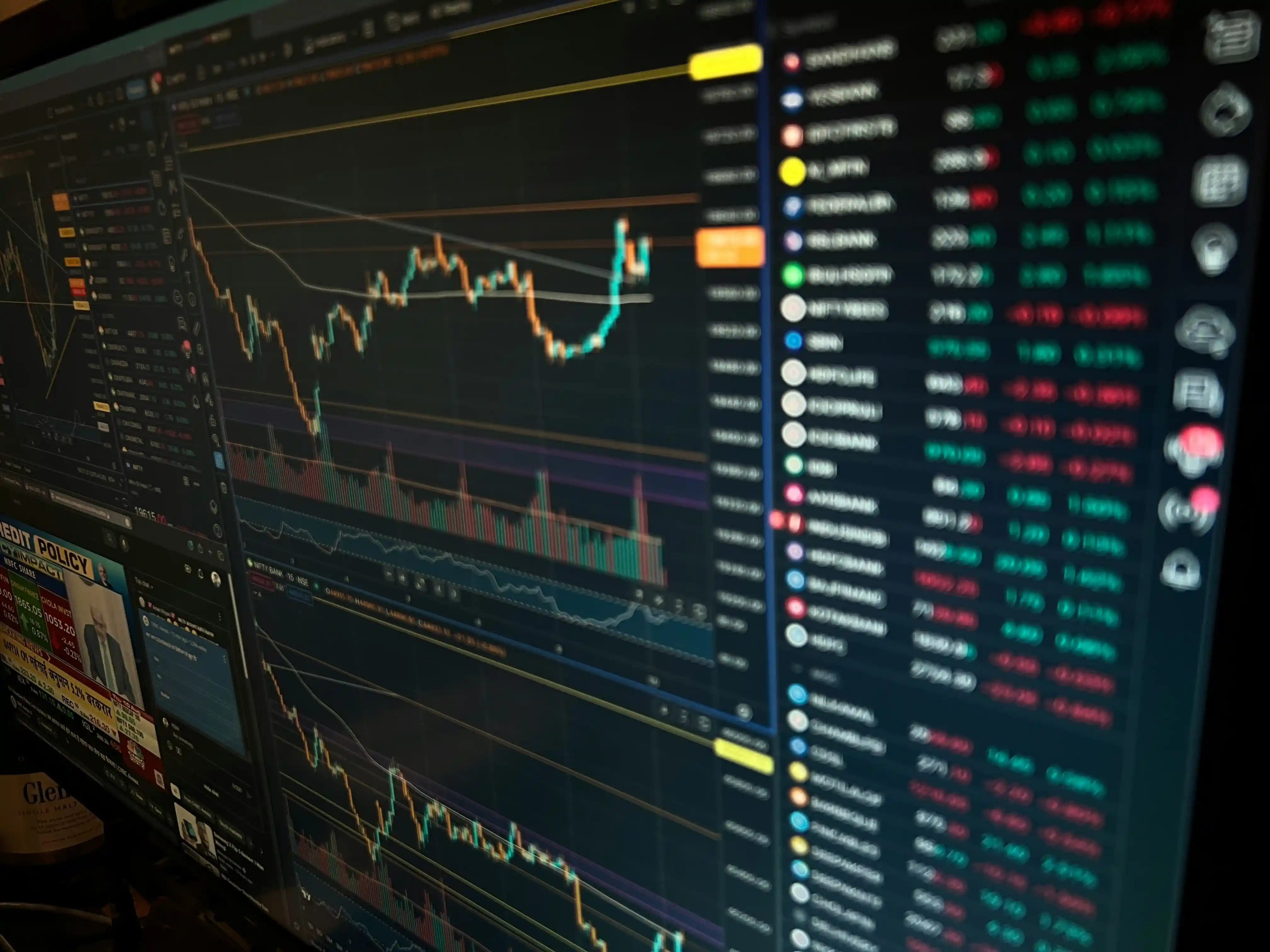 AM: La dinámica de las bolsas sigue a los reportes financieros