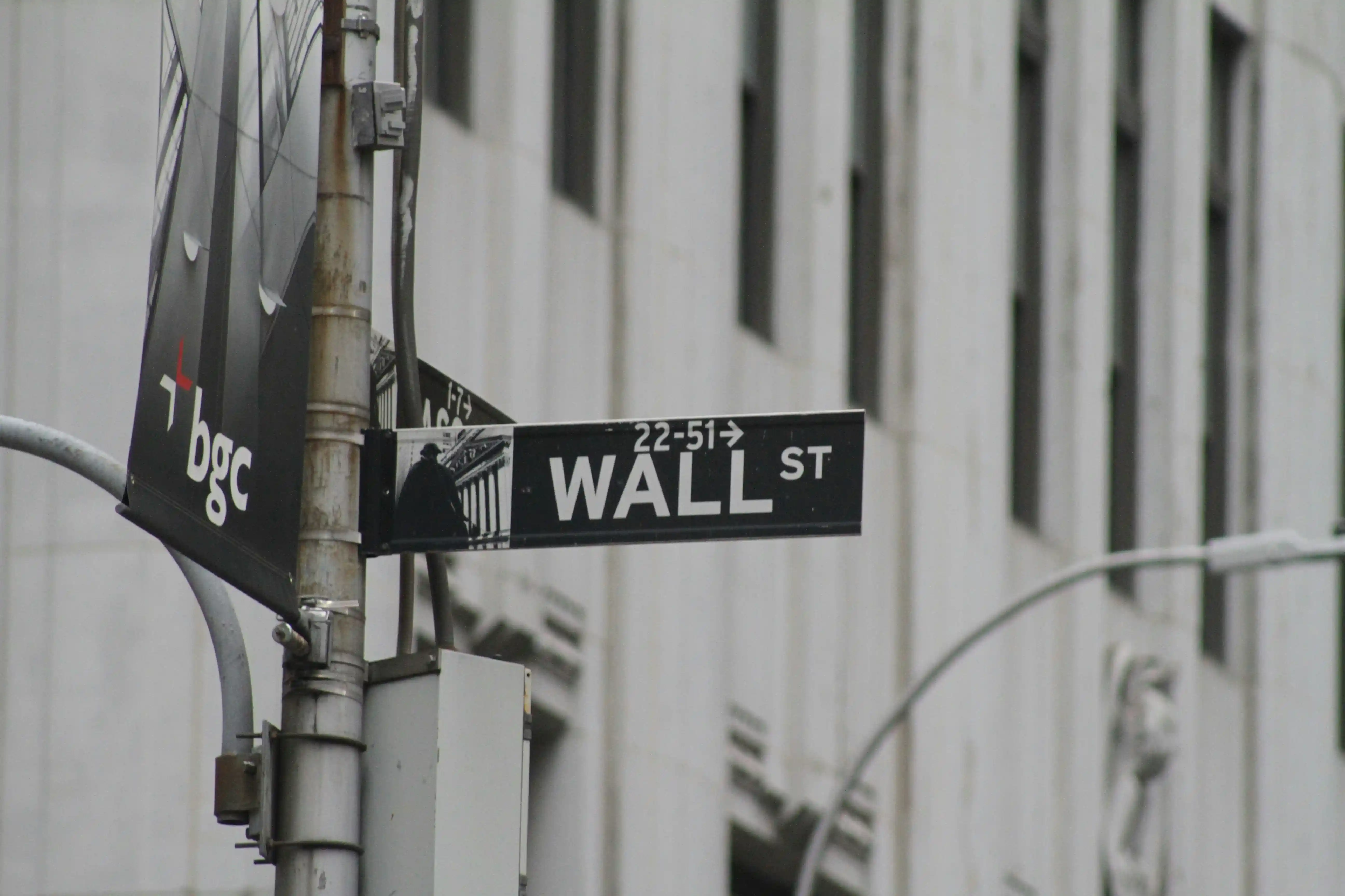 Nasdaq 100 alcanza un nuevo máximo histórico impulsado por empresas tecnológicas
