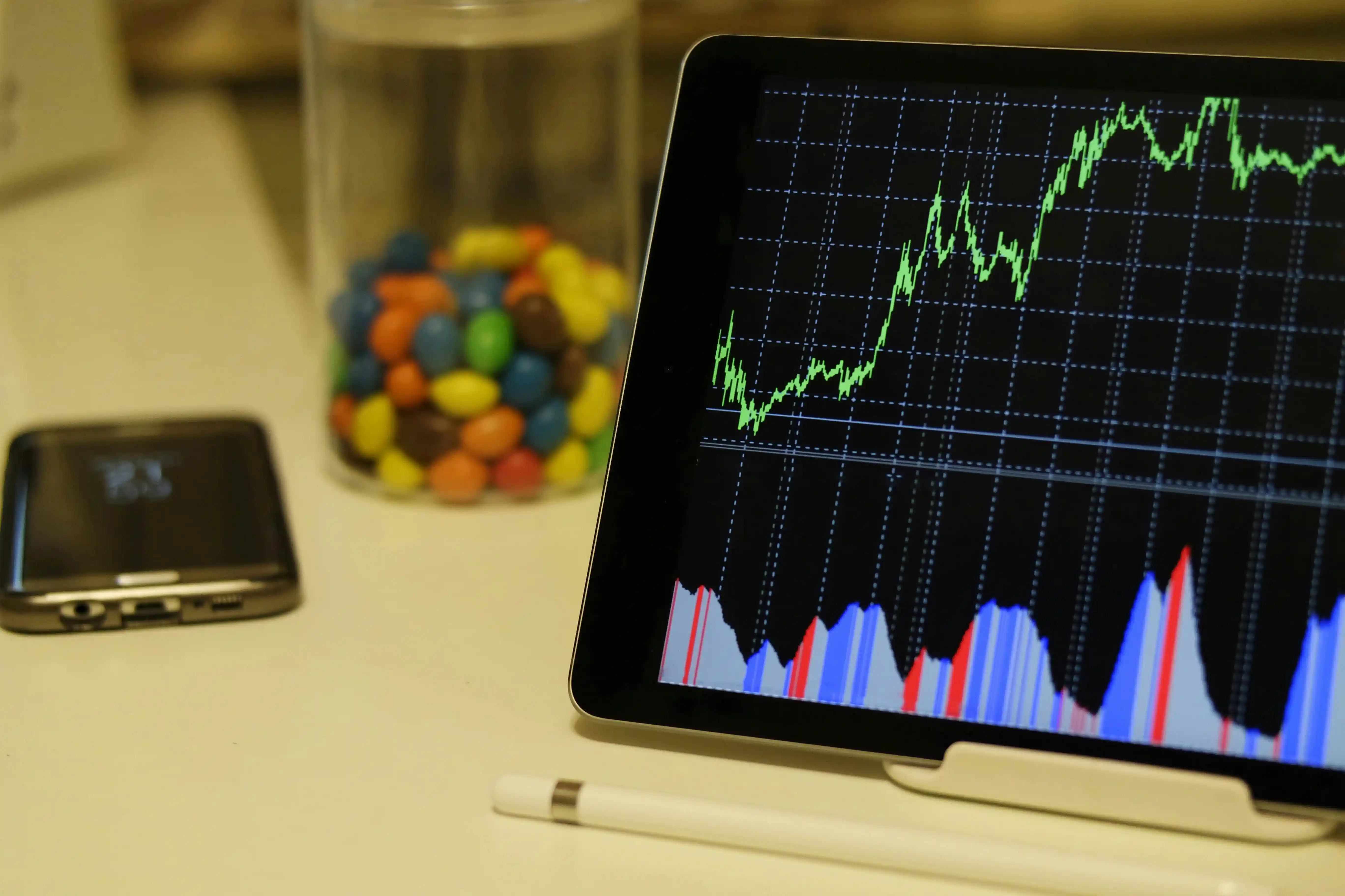 PM: Mercados abren semana clave con ganancias
